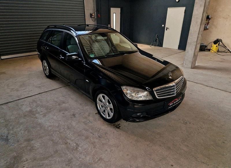 Gebraucht Mercedes C180 156 PS (114 kW) 2010 Schwarz Kombi
