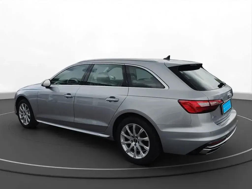 Gebraucht Audi A4 Advanced Plus 204 PS (150 kW) 2023 Florettsilber metallic Kombi