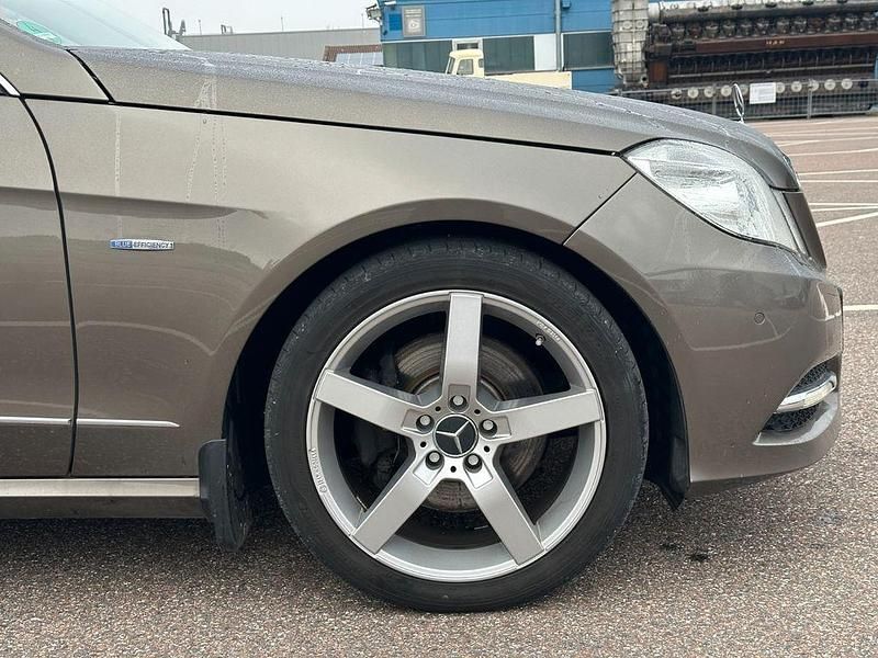 Second-hand Mercedes E250 204 CP (150 kW) 2011 Gri Berlinǎ