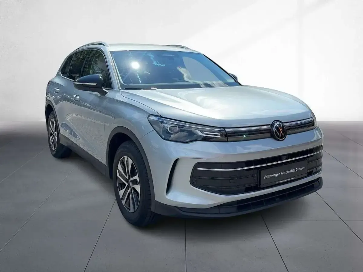 Neu VW Tiguan S 150 PS (110 kW) 2026 Oyster silver metallic SUV
