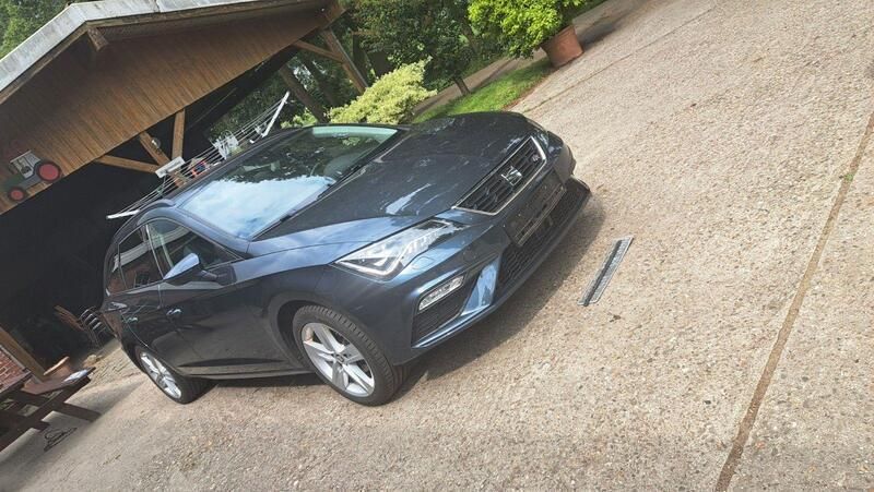 Grau Gebraucht 2020 Seat Leon FR Kombi | 15.000 € (Fairer Preis) - Bild 1/4