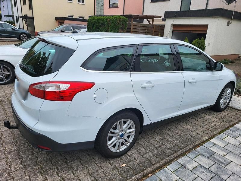 Gebraucht Ford Focus Titanium 140 PS (102 kW) 2014 Weiß Kombi