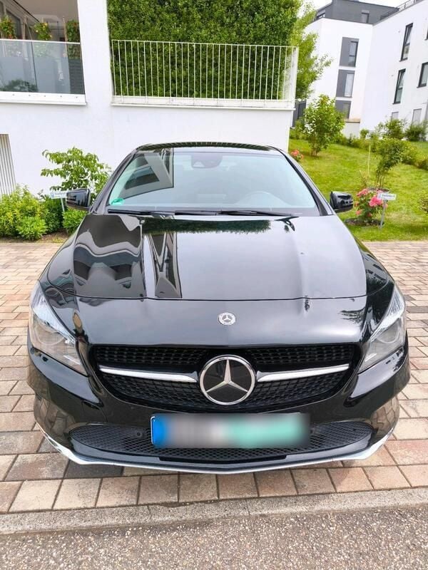 Schwarz Gebraucht 2018 Mercedes CLA220 Limousine | 16.800 € (Guter Preis) - Bild 1/4