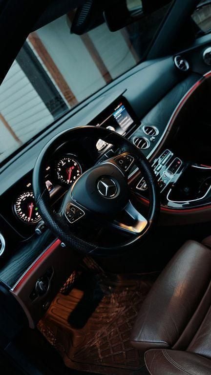 Second-hand Mercedes E220 194 CP (142 kW) 2017 Maro Berlinǎ