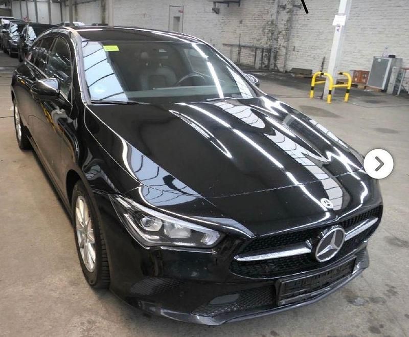 Schwarz Gebraucht 2021 Mercedes CLA180 Shooting Brake Kombi | 15.999 € (Etwas zu teuer) - Bild 1/4