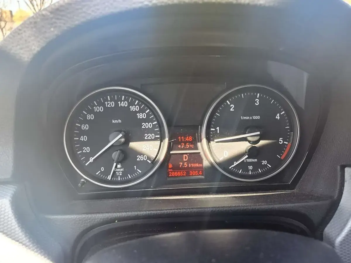 Gebraucht BMW 330 Basis 245 PS (180 kW) 2010 Schwarz Kombi