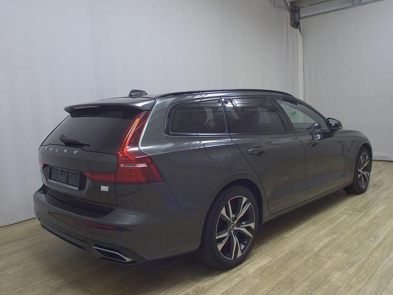 Gebraucht Volvo V60 Plus 253 PS (186 kW) 2022 Grau Kombi