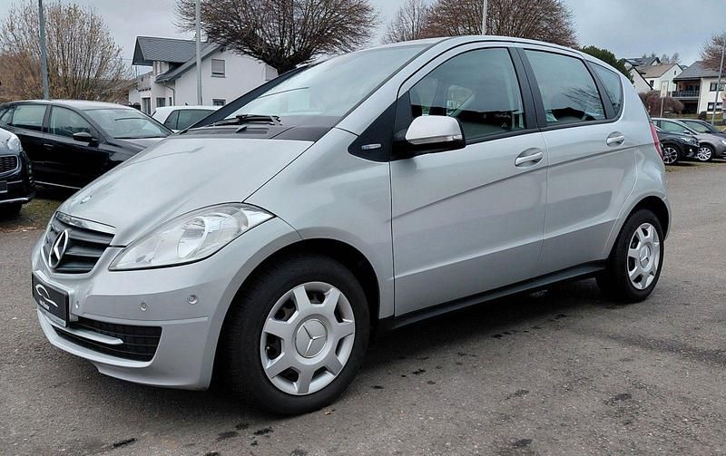 Gebraucht Mercedes A160 95 PS (69 kW) 2011 Silber Kleinwagen