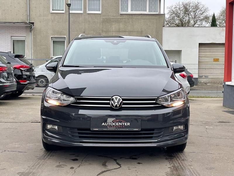 Gebraucht VW Touran Active 122 PS (89 kW) 2022 Grau Van / Kleinbus