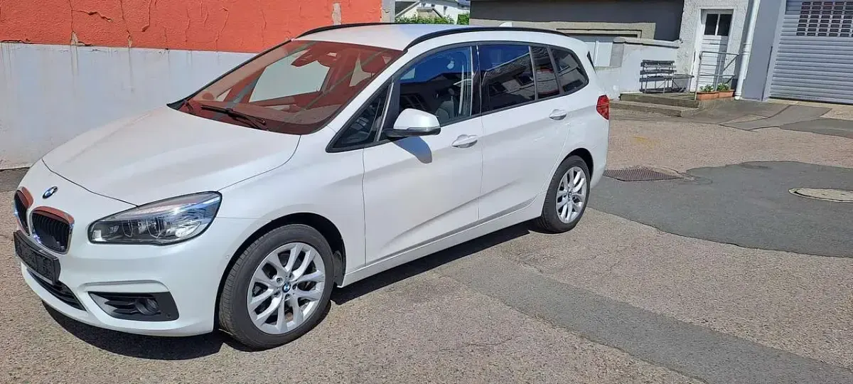 Gebraucht BMW 220 Advantage 192 PS (141 kW) 2018 Mineralweiss metallic Van / Kleinbus