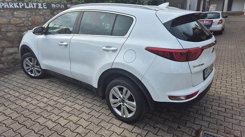 Weiß Gebraucht 2018 Kia Sportage Vision SUV | 13.900 € (Fairer Preis) - Bild 1/4