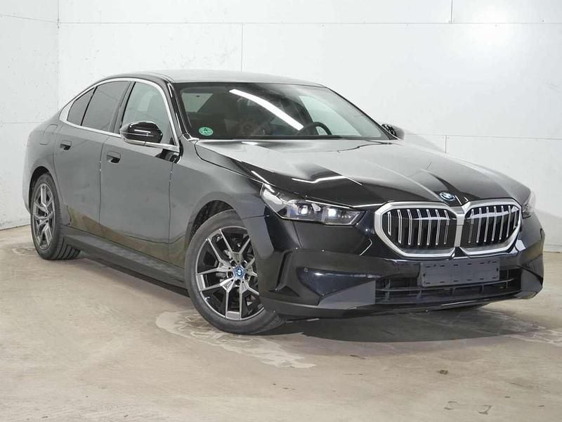 Gebraucht BMW 530e 299 PS (219 kW) 2024 Saphirschwarz metallic Limousine