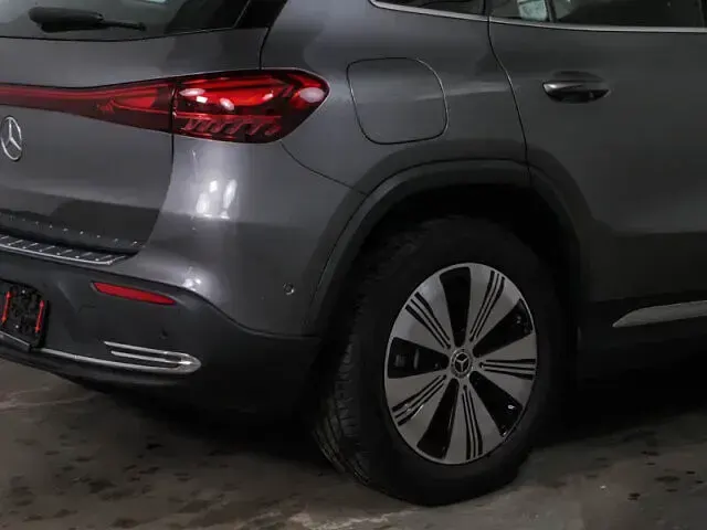 Gebraucht Mercedes EQA250 139 kW (190 PS) 2025 Metalliclack mountaingrau SUV