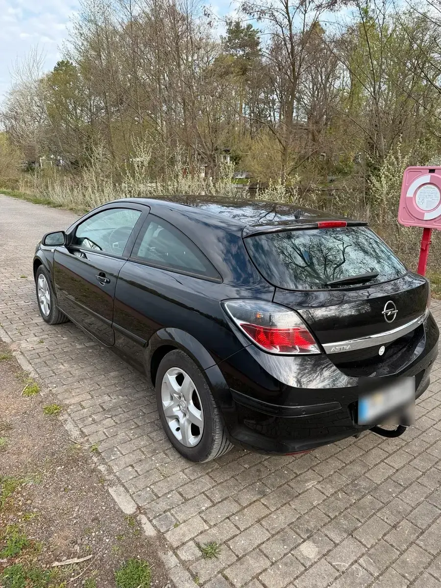 Gebraucht Opel Astra GTC 90 PS (66 kW) 2008 Schwarz Coupé