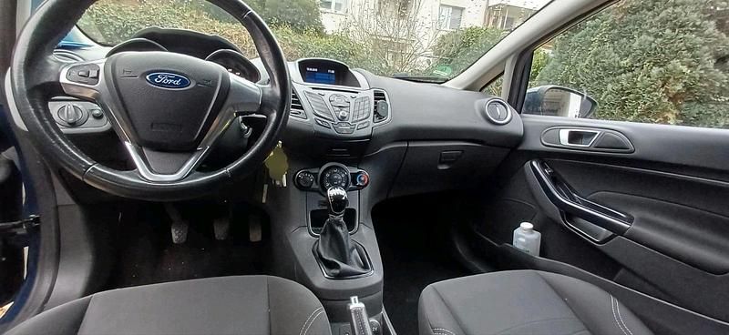 Gebraucht Ford Fiesta 75 PS (55 kW) 2016 Blau Kleinwagen