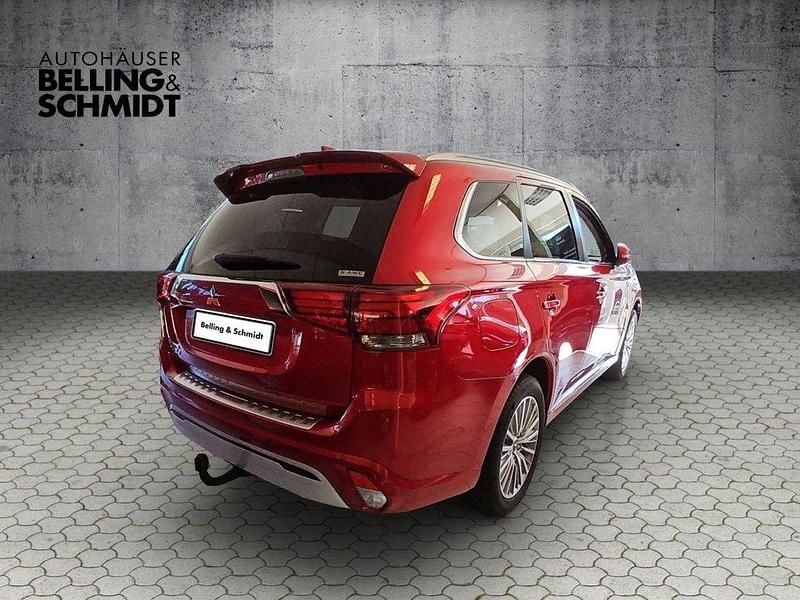 Gebraucht Mitsubishi Outlander P-HEV Basis 135 PS (99 kW) 2020 Rot SUV