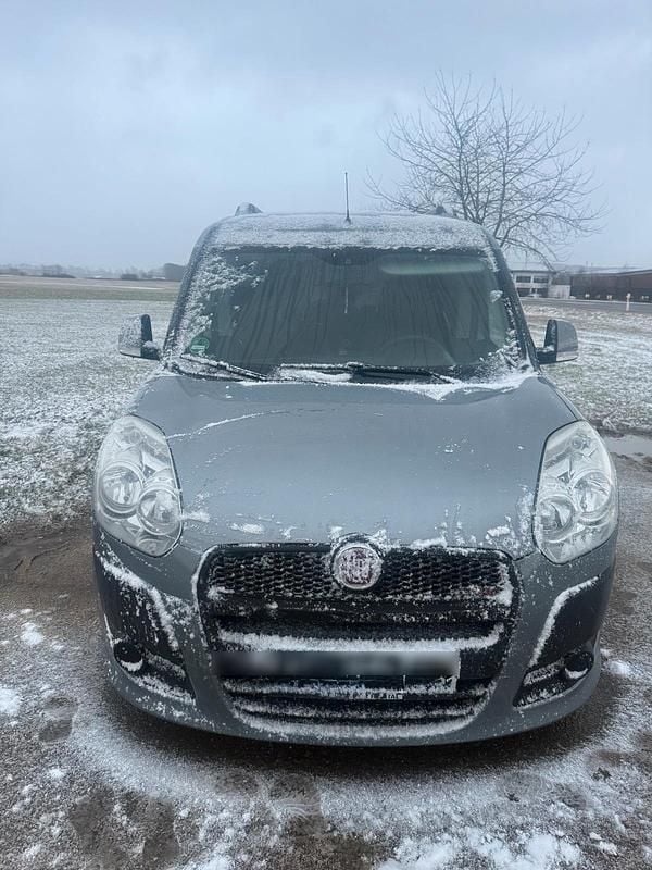 Gebraucht Fiat Doblò 105 PS (77 kW) 2011 Grau Van / Kleinbus