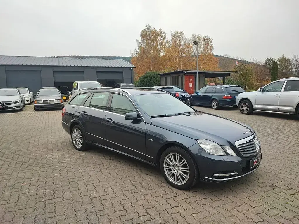 Używany Mercedes E250 204 KM (150 kW) 2011 Szary Kombi