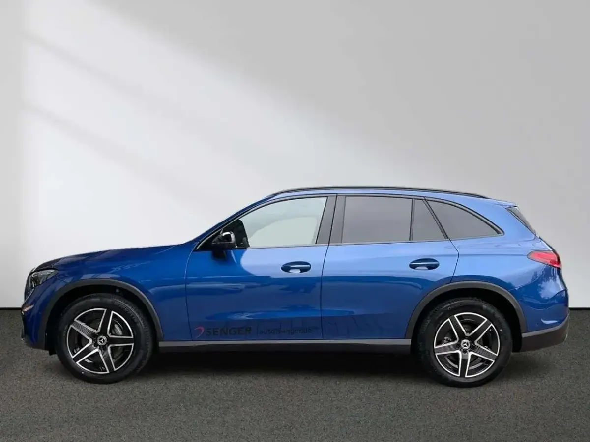 Gebraucht Mercedes GLC220 AMG 197 PS (144 kW) 2025 Unilack schwarz Coupé