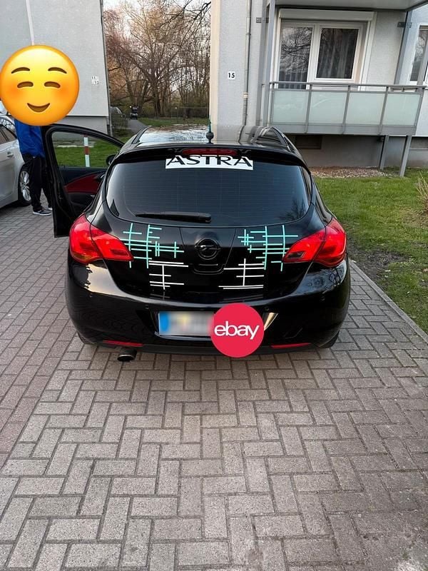 Gebraucht Opel Astra 179 PS (131 kW) 2010 Schwarz Kleinwagen