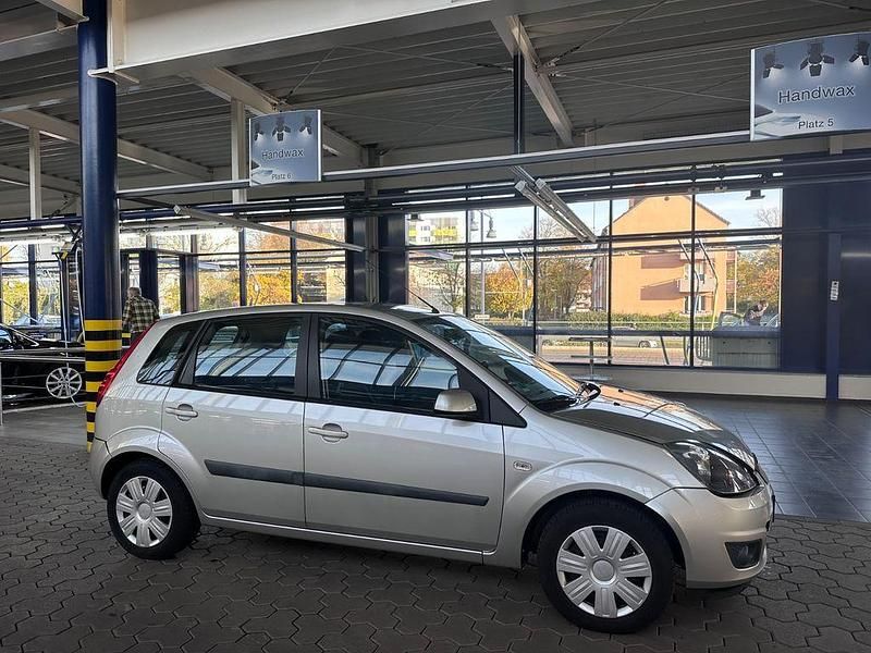 Gebraucht Ford Fiesta 80 PS (58 kW) 2007 Silber Kleinwagen