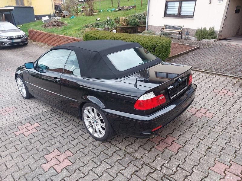 Gebraucht BMW 318 Cabriolet 150 PS (110 kW) 2006 Schwarz Cabrio