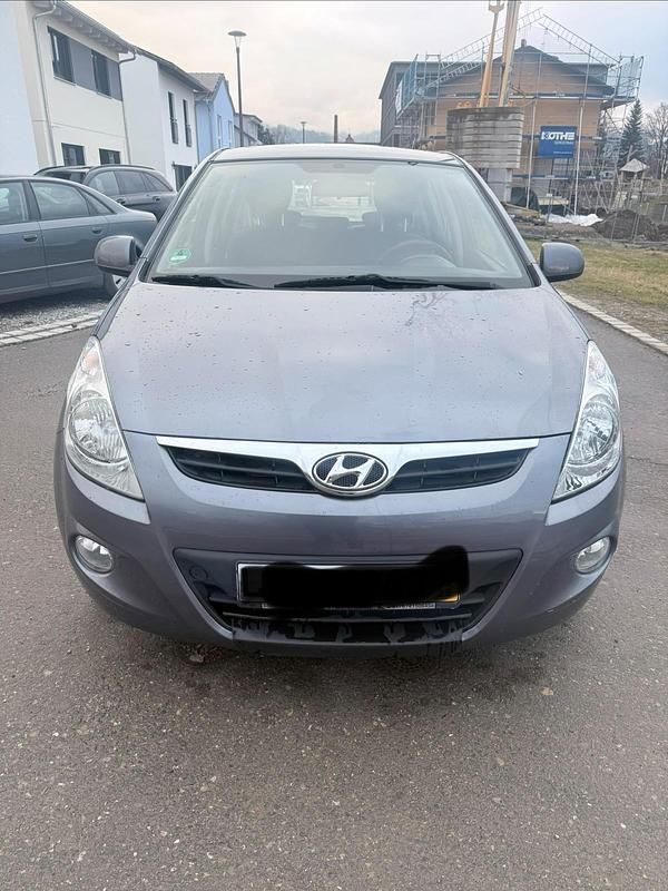 Grau Gebraucht 2009 Hyundai i20 Kleinwagen | 2.400 € (Guter Preis) - Bild 1/4