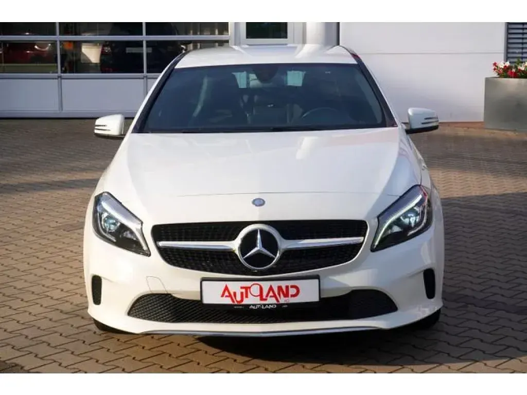 Gebraucht Mercedes A160 Avantgarde 102 PS (75 kW) 2016 Weis (metallic) Kleinwagen