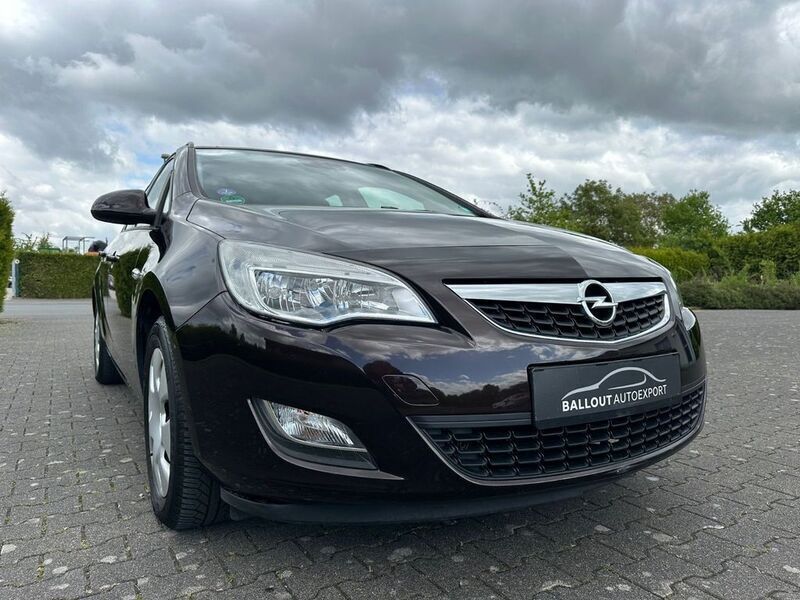 Braun Gebraucht 2012 Opel Astra Edition Kombi | 3.350 € (Fairer Preis) - Bild 1/4
