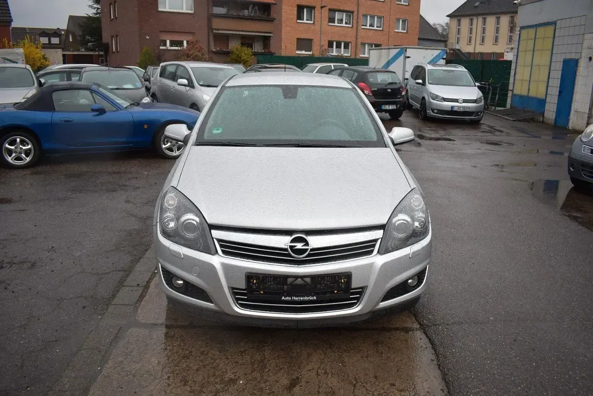 Gebraucht Opel Astra Innovation 116 PS (85 kW) 2008 Silber Limousine