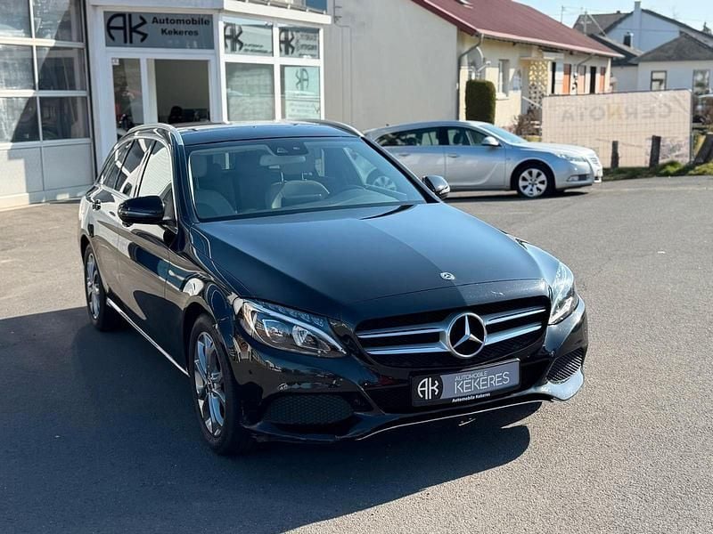 Gebraucht Mercedes C180 156 PS (114 kW) 2017 Schwarz Kombi