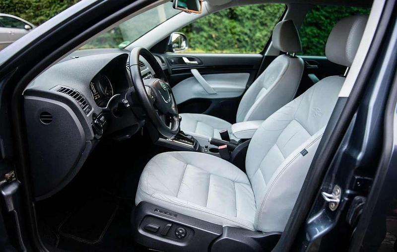 Gebraucht Skoda Octavia 160 PS (117 kW) 2009 Grau Kombi