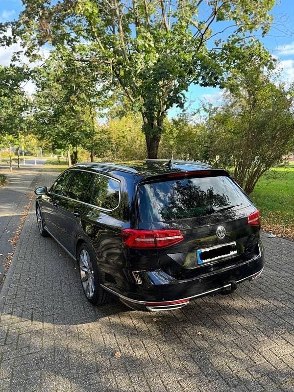 Gebraucht VW Passat Highline 150 PS (110 kW) 2015 Schwarz Kombi