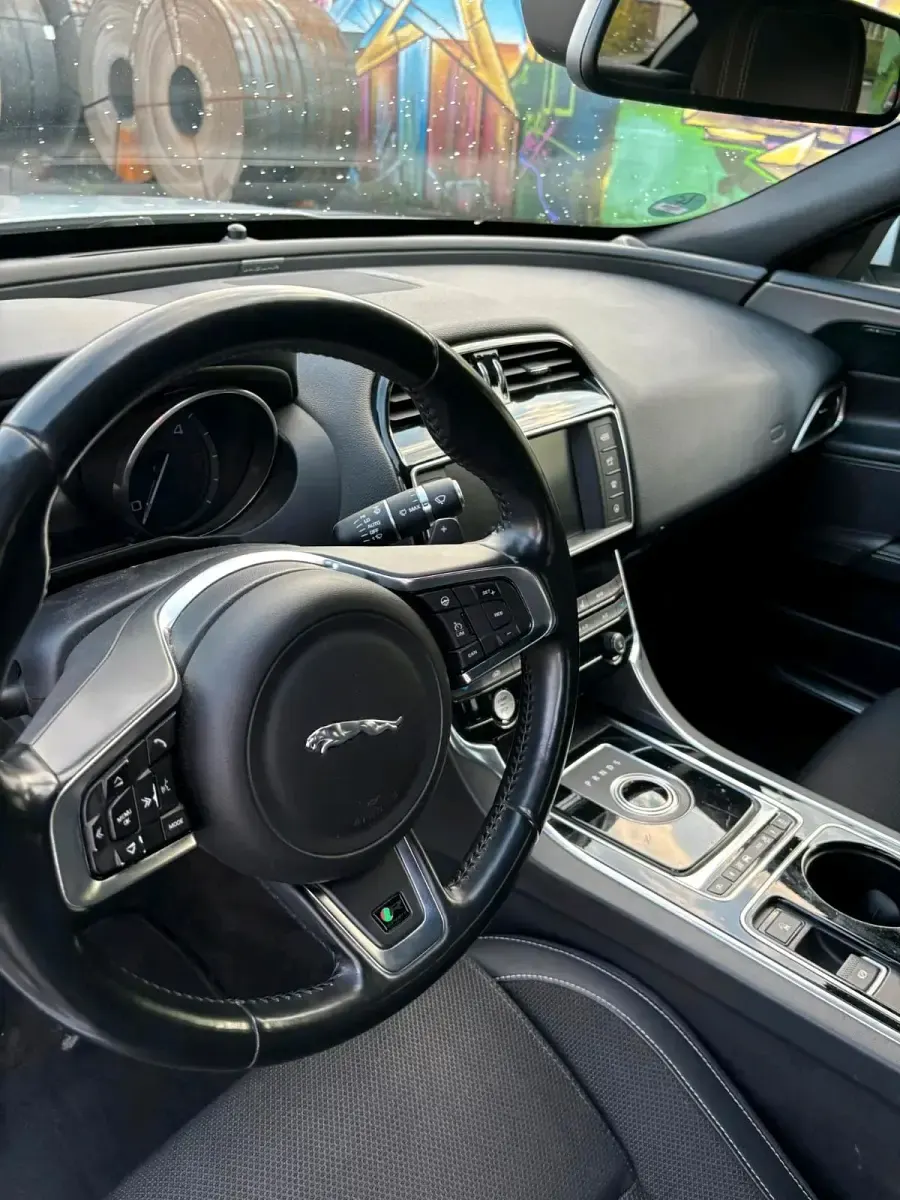 Gebraucht Jaguar XE R-Sport 180 PS (132 kW) 2015 Weiß Limousine