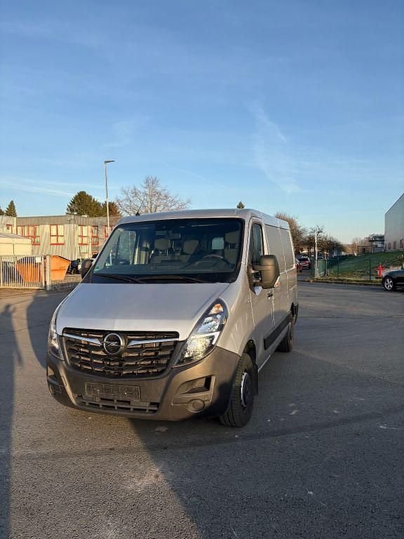 Grau Gebraucht 2021 Opel Movano Limousine | 13.500 € (Guter Preis) - Bild 1/4