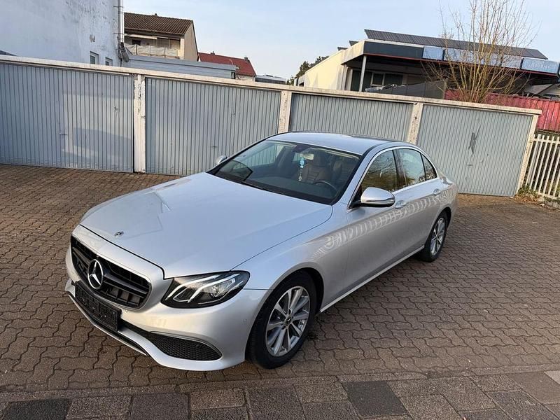 Gebraucht Mercedes E200 160 PS (117 kW) 2020 Silber Limousine