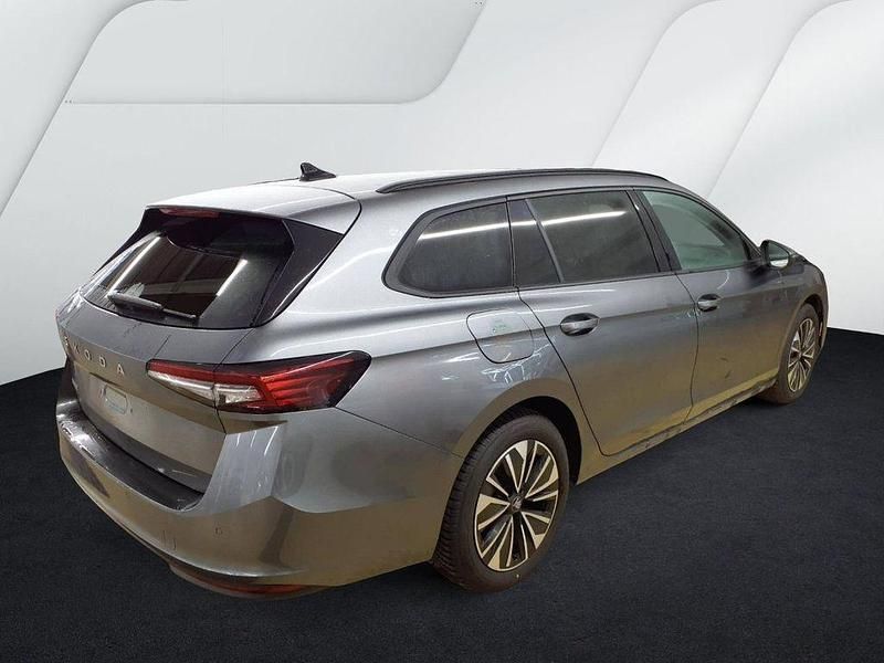 Gebraucht Skoda Superb Selection 150 PS (110 kW) 2025 Grau Kombi