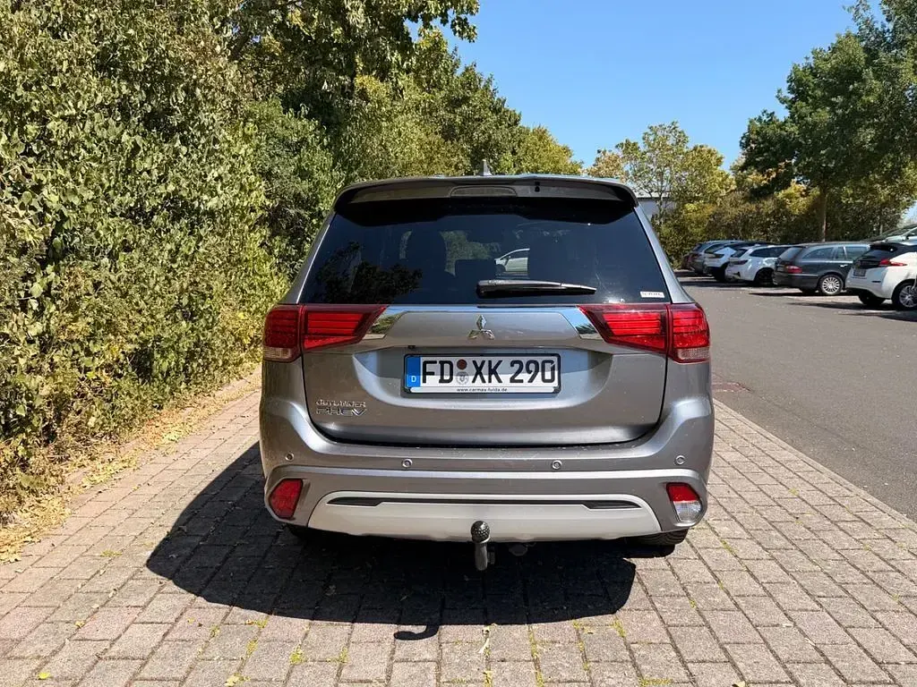 Gebraucht Mitsubishi Outlander P-HEV Plus 224 PS (164 kW) 2020 Grau SUV