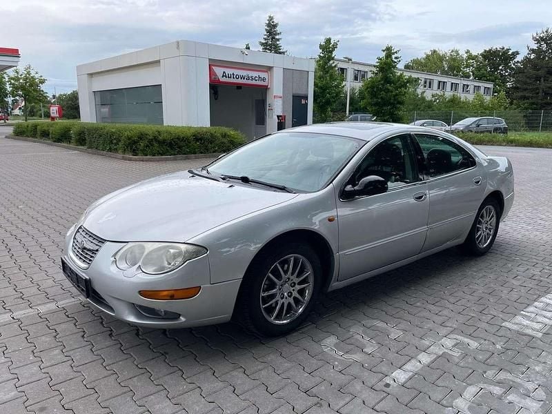 Grau Gebraucht 2003 Chrysler 300M Limousine | 1.900 € - Bild 1/4