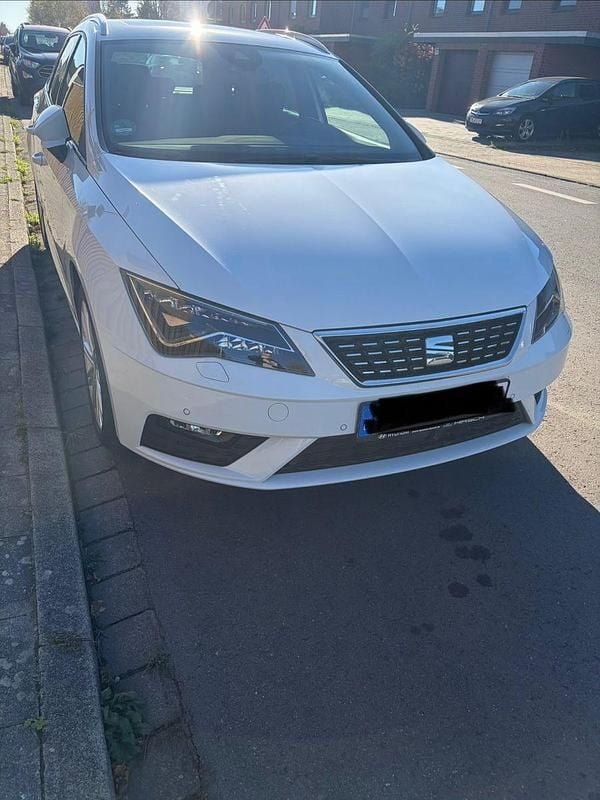 Weiß Gebraucht 2020 Seat Leon XCELLENCE Kombi | 14.500 € (Superpreis) - Bild 1/4