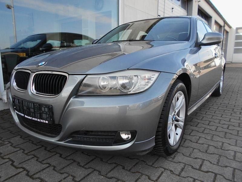 Gebraucht BMW 318 143 PS (105 kW) 2008 Grau Limousine