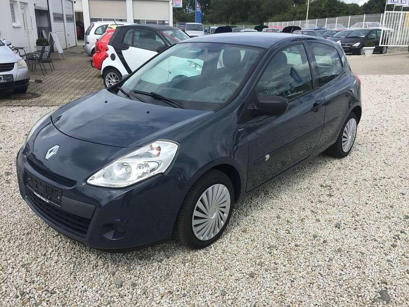 Grau Gebraucht 2012 Renault Clio IV Limousine | 4.900 € (Teuer) - Bild 1/4