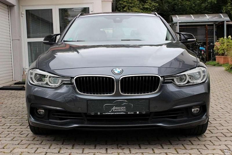 Gebraucht BMW 330 Advantage 252 PS (185 kW) 2018 Mineralgrau Kombi