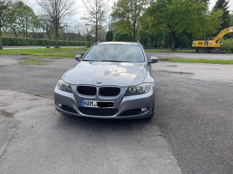 Grau Gebraucht 2009 BMW 320 Kombi | 2.000 € (Superpreis) - Bild 1/4