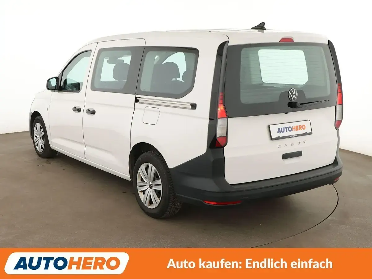 Używany VW Caddy 102 KM (75 kW) 2022 Biały Minivan