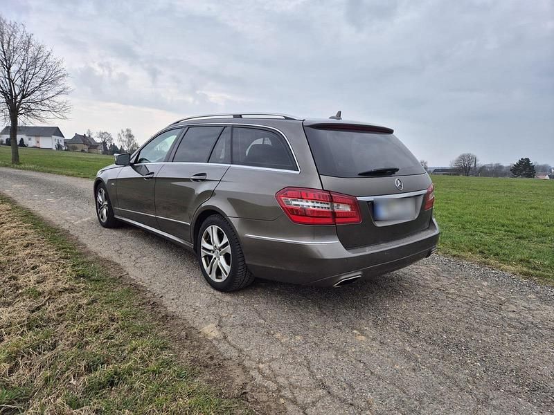 Second-hand Mercedes E250 204 CP (150 kW) 2011 Andere farben Break