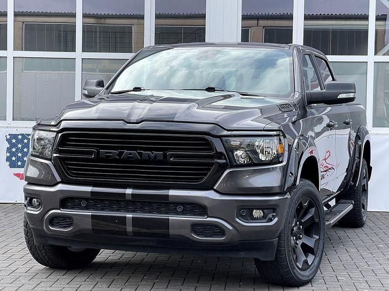 Grau Gebraucht 2021 Dodge Ram Abholung | 47.900 € (Etwas zu teuer) - Bild 1/4
