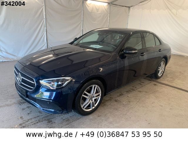 Blue metallic Gebraucht 2021 Mercedes E300 Limousine | 34.750 € (Superpreis) - Bild 1/4