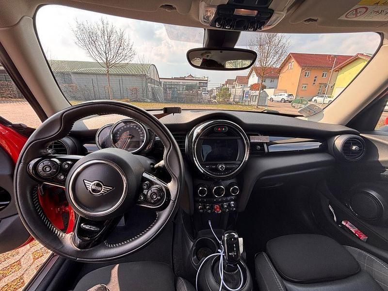 Gebraucht Mini Cooper 136 PS (100 kW) 2019 Rot Kleinwagen