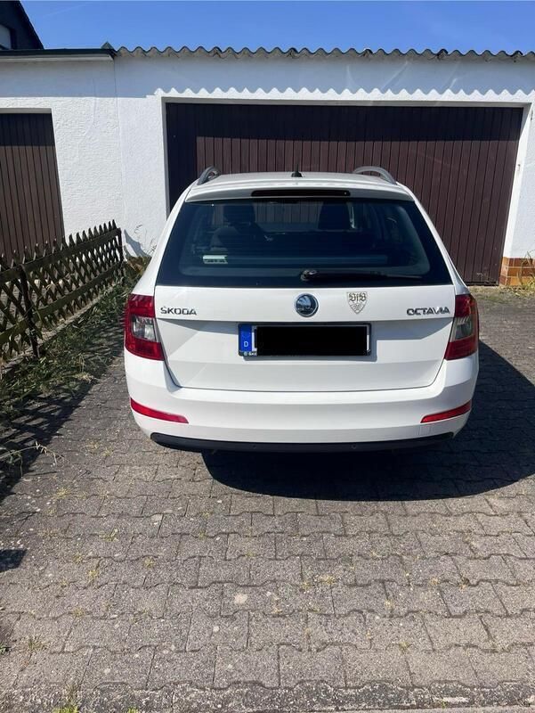 Weiß Gebraucht 2013 Skoda Octavia Ambition Kombi | 7.500 € (Teuer) - Bild 1/4